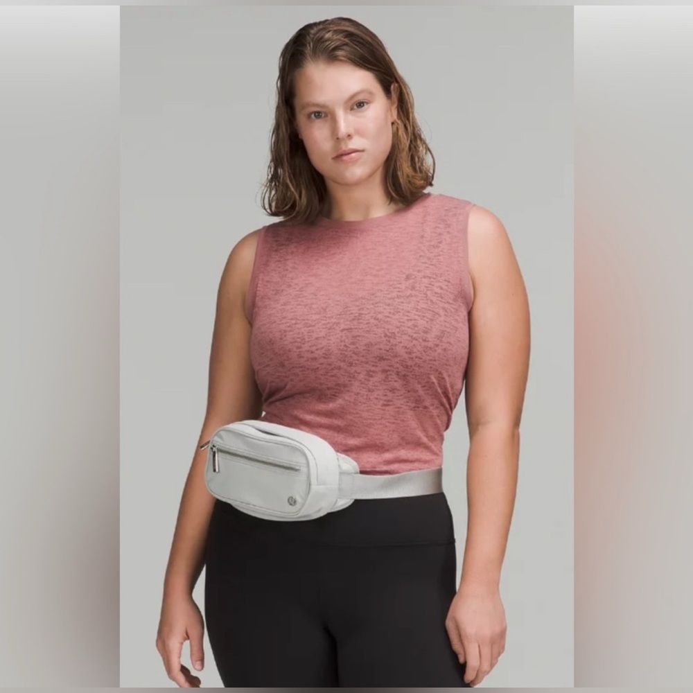 Lululemon Wunderlust Belt Bag Seal Travel Crossbody Gym Workout Office School - Picture 2 of 15